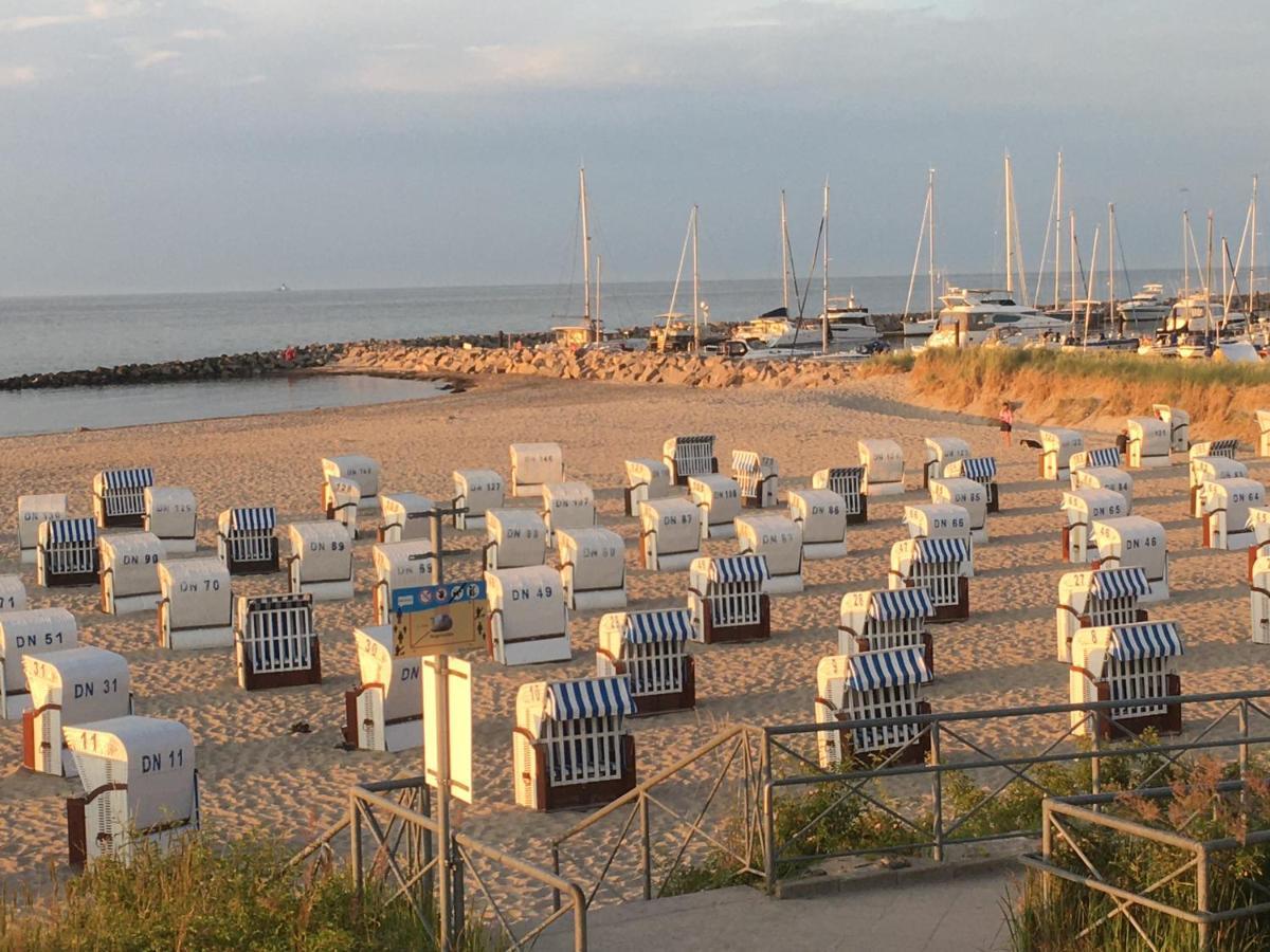 Fewo Strandstrasse - Fuehrt Auf Die Schoene Ostsee-Seebruecke Kuehlungsborn Exterior photo