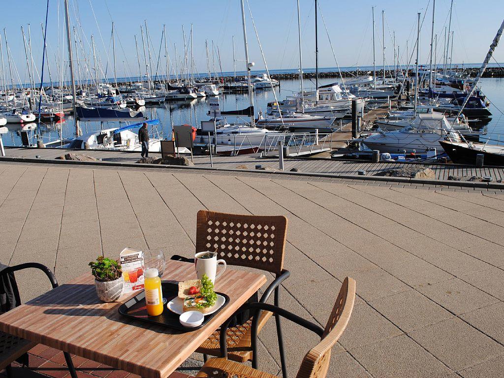 Fewo Strandstrasse - Fuehrt Auf Die Schoene Ostsee-Seebruecke Apartment Kuehlungsborn Exterior photo