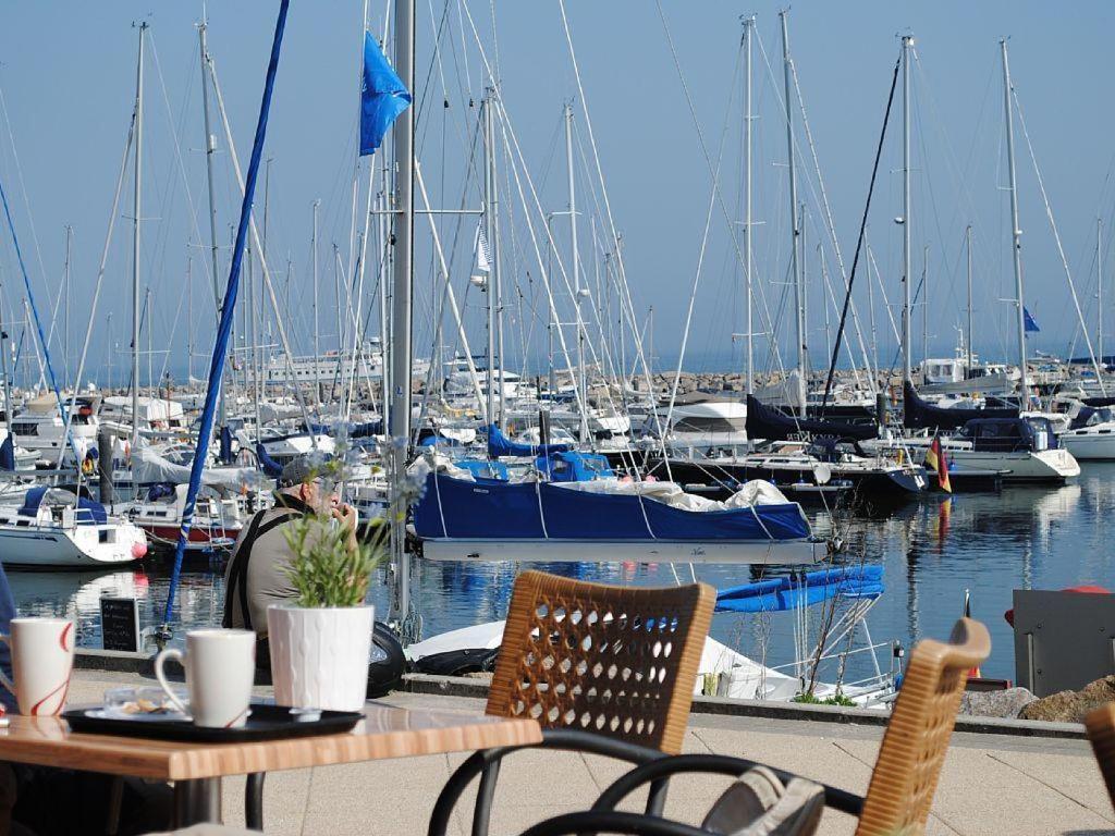 Fewo Strandstrasse - Fuehrt Auf Die Schoene Ostsee-Seebruecke Apartment Kuehlungsborn Exterior photo